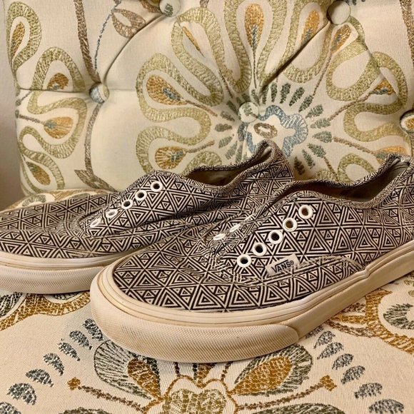 Vans Shoes - Authentic Vans Womens 8 Mens 6.5 Black & White Tri